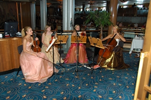 Great musik on Queen Mary 2, like this String Quartet that played during High Teas and Dinner